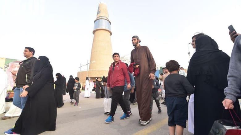 ظهور "الرجل العملاق" في السعودية..تعرّف إليه بالصور