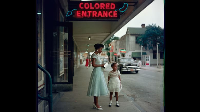 صور قوية تلتقط الوجه المظلم لأمريكا في القرن العشرين 