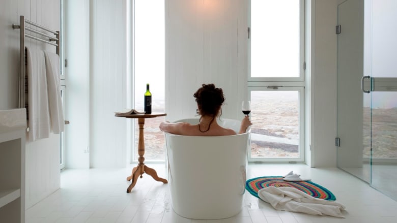 نظرة داخل أجمل أحواض الاستحمام  في الفنادق من حول العالم