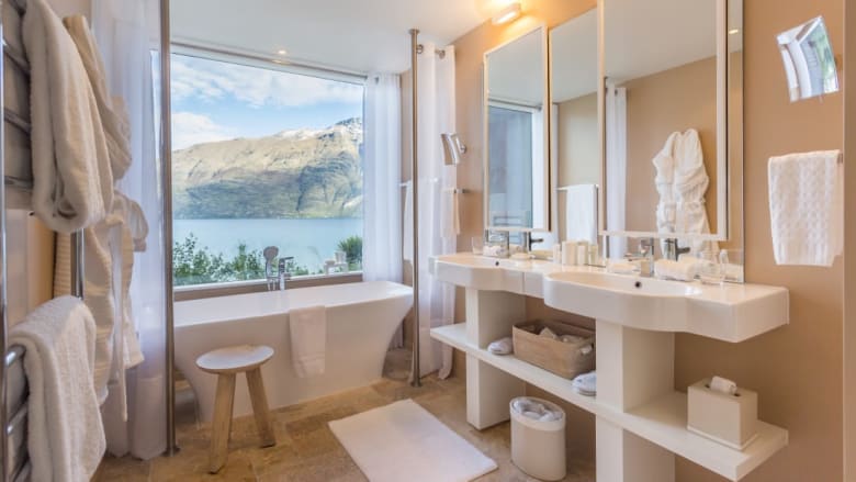 نظرة داخل أجمل أحواض الاستحمام  في الفنادق من حول العالم