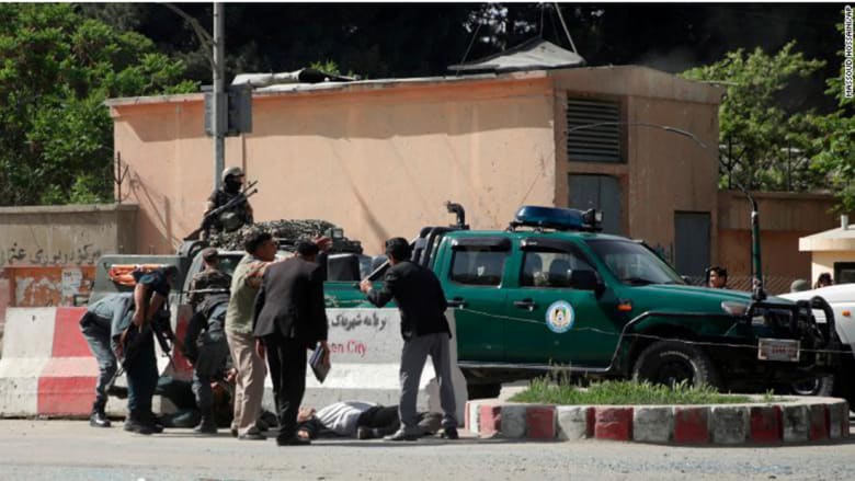 مقتل 29 شخصا بينهم 8 صحفيين إثر انفجارين في أفغانستان 