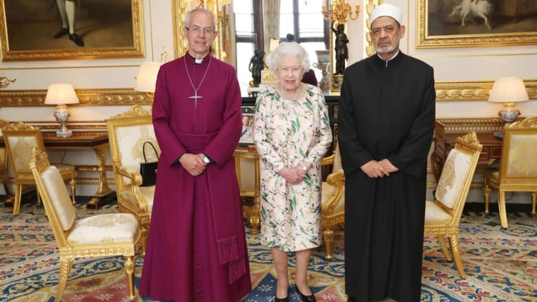 لقاء بين الملكة إليزابيث وشيخ الأزهر على هامش "صناع السلام"
