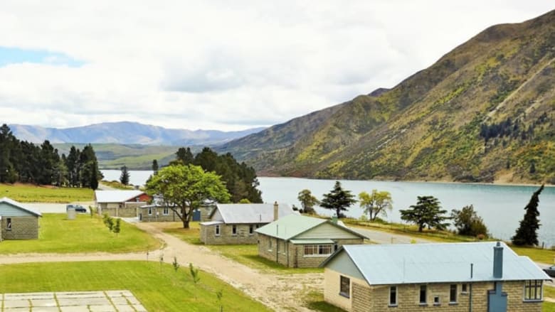 بـ 2.8 مليون دولار.. ما رأيك بشراء قرية مهجورة في نيوزيلندا؟ 