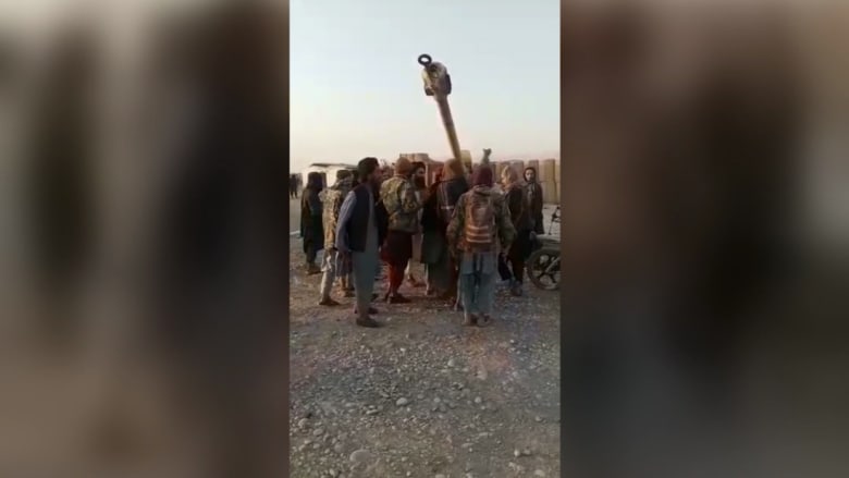 يضم أسلحة أمريكية الصنع.. طالبان تسيطر على رتل عسكري دون إطلاق رصاصة واحدة