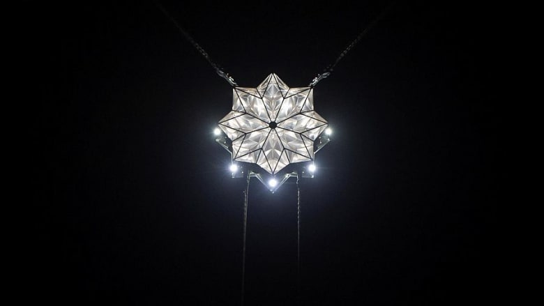 المنارة والنجمة المتحركة.. نور الرياض بالسعودية يحقق رقمين قياسيين بموسوعة "غينيس"