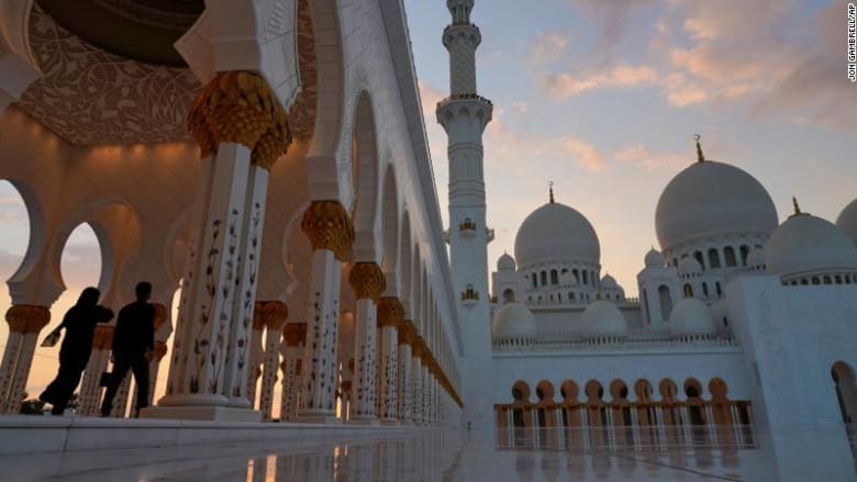 بينها البحرين..أبوظبي تضيف 7 دول إلى "القائمة الخضراء" للسفر