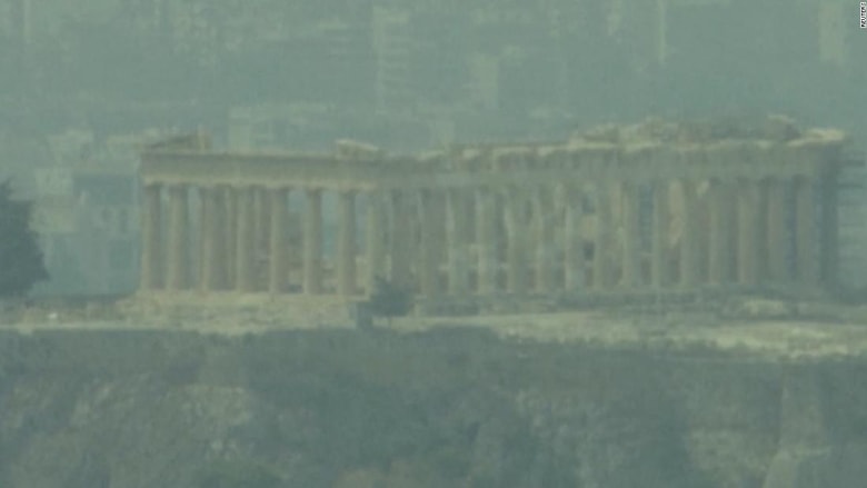 شاهد.. الدخان يغطي معبد زيوس في اليونان وتركيا تواجه حرائق مدمرة
