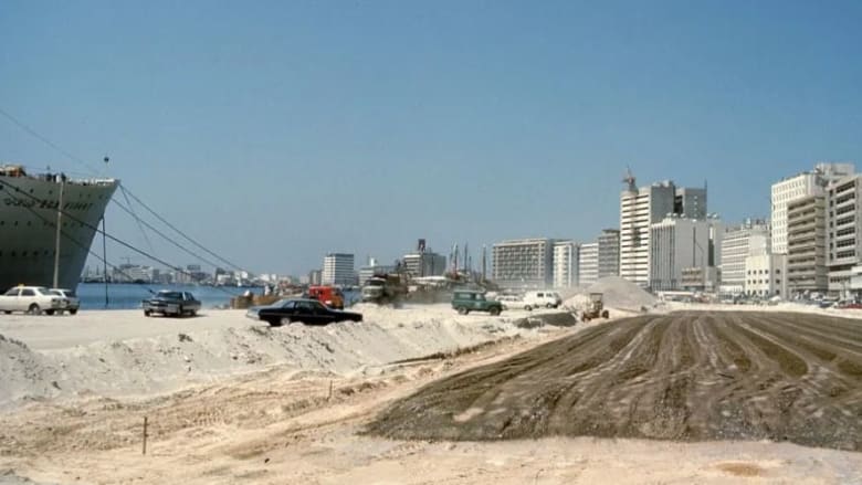 صورة مدهشة تعكس مدينة المستقبل دبي في فترة السبعينيات