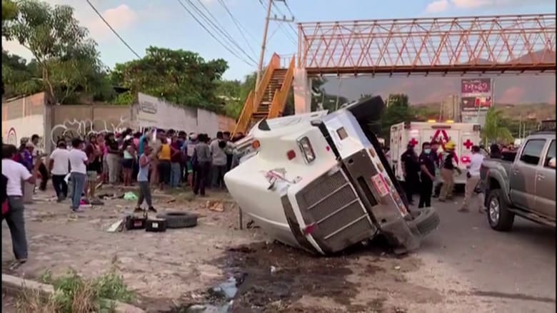 مقتل عشرات المهاجرين جراء حادث سير مروع في المكسيك