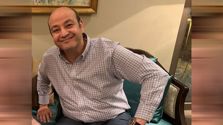 صورة أرشيفية للإعلامي عمرو أديب 