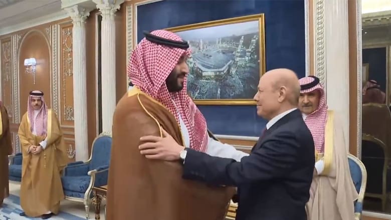 ولي العهد السعودي يستقبل رئيس مجلس القيادة الرئاسي اليمني وأعضاء المجلس