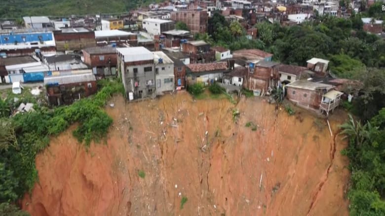 دمر آلاف المنازل وقتل عشرات.. لقطات جوية لآثار انهيار أرضي في البرازيل