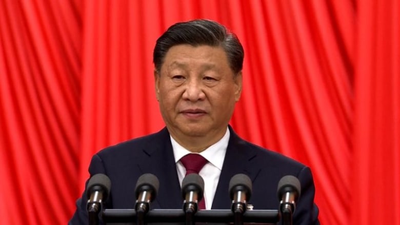 تنظيف حلقه وشرب الشاي.. حركات من الرئيس الصيني خلال خطابه تثير القلق حول صحته