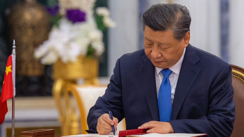 الرئيس الصيني خلال توقيت اتفاقيات مع الجانب السعودي بالقمة الثنائية بين البلدين 