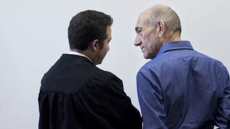  محكمة إسرائيلية تدين رئيس الوزراء السابق أيهود أولمرت بقضايا فساد 