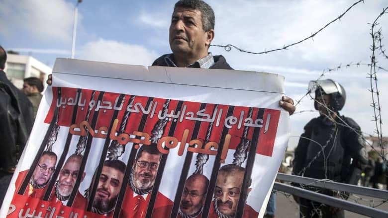 محاكمة مرسي بقضية "وادي النطرون".. حبس حجازي والتحقيق مع "الوطن"