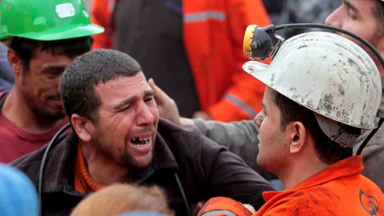 تركيا: 274 قتيلا بانفجار منجم للفحم وجهود لضخ هواء إلى المحاصرين