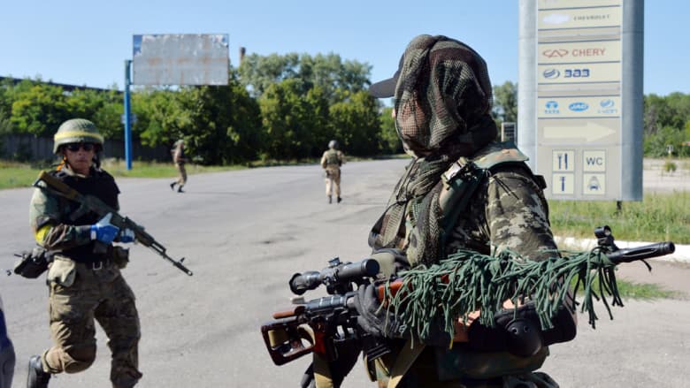 مقتل 13 أوكرانيا بينهم طفلان في هجوم للانفصاليين بالصواريخ على مدينة هورليفكا