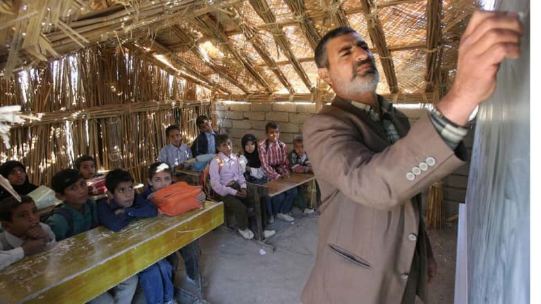  قطع الاتصالات عن الموصل.. "داعش" يعدم 10 أطباء ويجلد الأساتذة