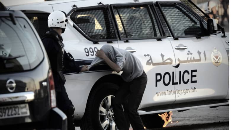 إصابة 3 رجال أمن في البحرين في هجوم بالقنابل الحارقة