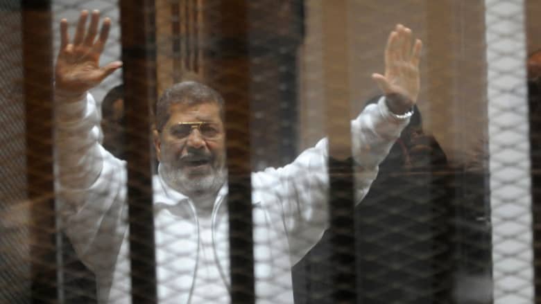 القضاء المصري يؤجل النطق بالحكم على مرسي بقضيتي التخابر واقتحام السجون إلى 16 يونيو الجاري 