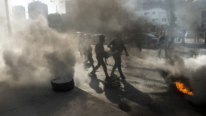 أول "اختبار" لحكومة مصر الجديدة.. احتجاجات تقطع "دائري" الجيزة وإسماعيل يحدد 24 ساعة لإنهاء الأزمة