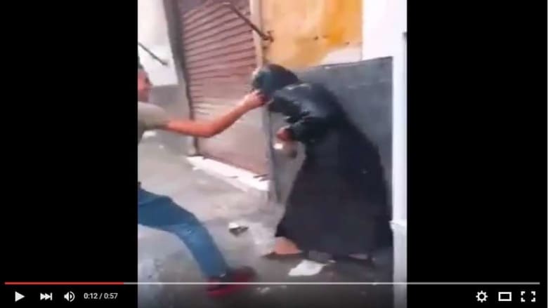 بالفيديو.. اعتداء شباب على سيدة في احتفالات عاشوراء بالدار البيضاء يخلق ضجة واسعة