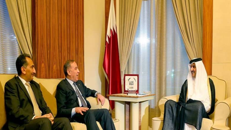 أمير قطر يطالب السلطات العراقية ببذل المزيد من الجهد للإفراج عن المختطفين القطريين بالعراق