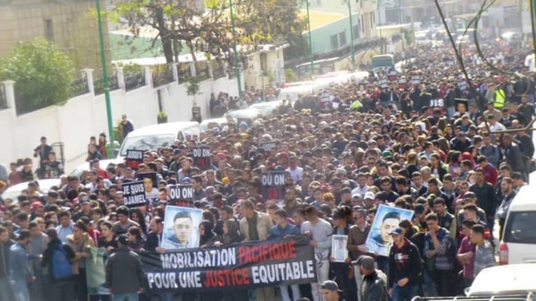 مسيرة صامتة في تيزي وزو بالجزائر احتجاجًا على مقتل طالب
