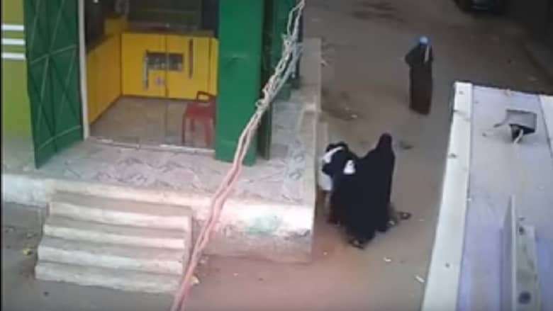 الأمن المصري يعتقل رجلا قتل ابنه بالرصاص أمام أعين والدته