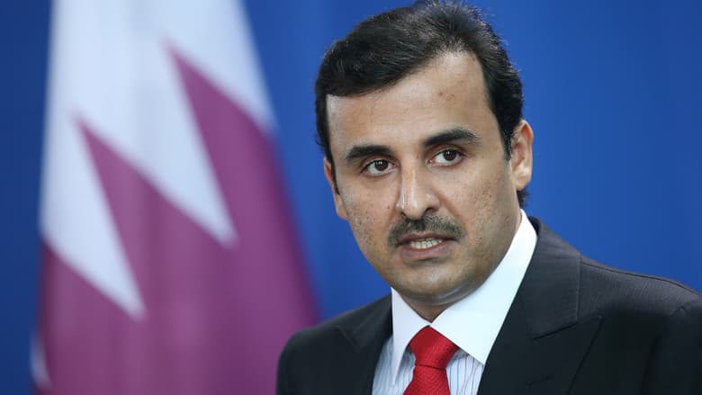 أمير قطر يعزي السيسي ببرقية.. وتغريدة قديمة لوزير خارجية البحرين تثير قطريين 
