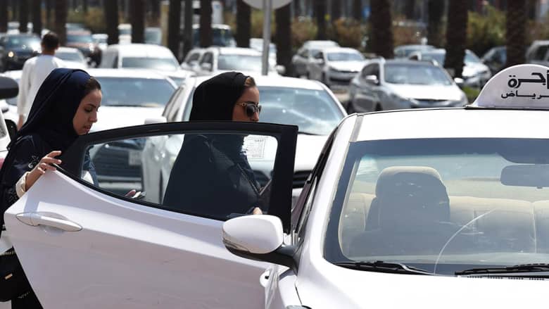 دراجات نارية وشاحنات وشرطيات؟ 15 سؤالا وإجابة عن قيادة النساء للسيارات في السعودية