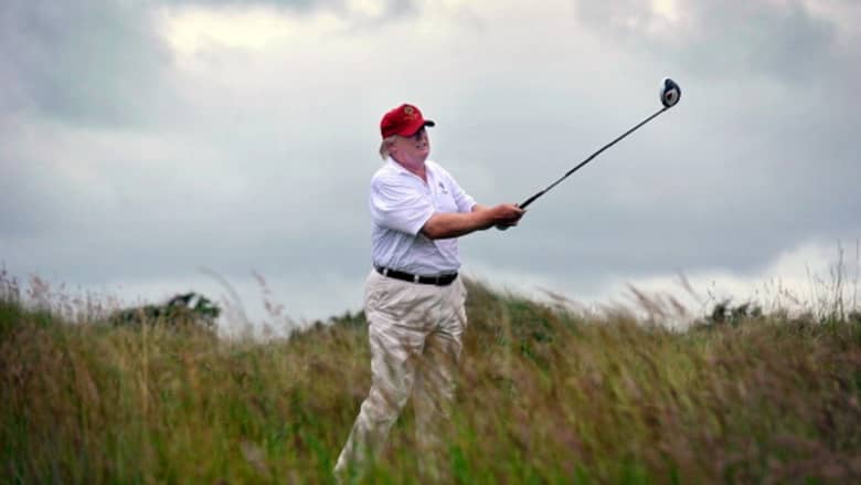 ترامب يكتفي بتغريدة ولعب الغولف رافضا إصدار بيان عن وفاة ماكين