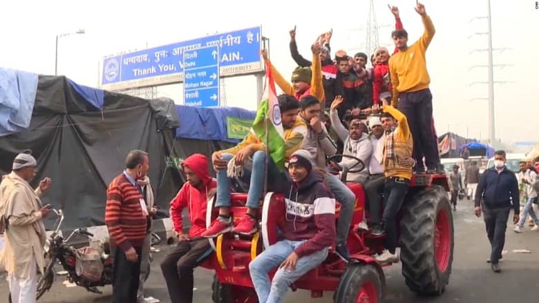 شاهد كيف تحاول الشرطة الهندية منع المزارعين من الوصول الى العاصمة