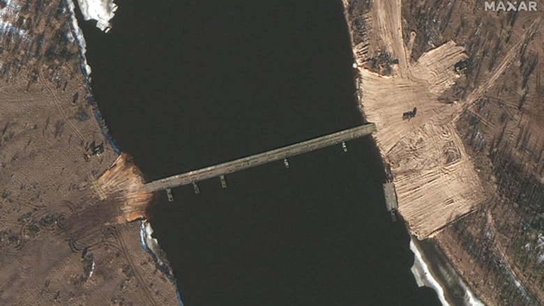 أقمار صناعية تكشف جسرا تكتيكيا بني بين عشية وضحاها قرب حدود أوكرانيا