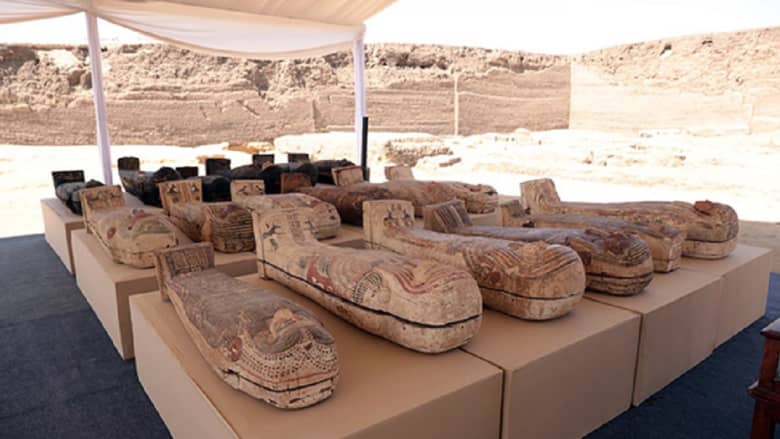 مصر تكشف أكبر خبيئة تضم 150 تمثالا برونزية لآلهة مصر القديمة في منطقة آثار سقارة