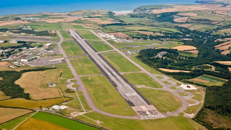كيف تحوّل هذا المطار الريفي بالمملكة المتحدة إلى ميناء فضائي؟