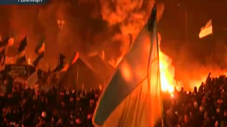 بالفيديو.. مقتل 4 متظاهرين وإحراق مقر الحزب الحاكم في كييف