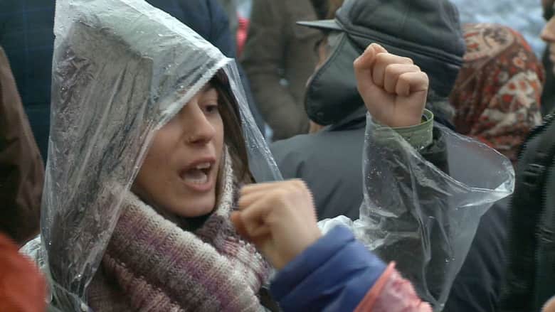 وفاة صبي تعيد الأتراك إلى ميادين المظاهرات