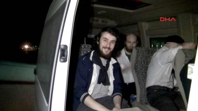 لحظة الإفراج عن 4 صحفيين فرنسيين كانوا رهائن في سوريا