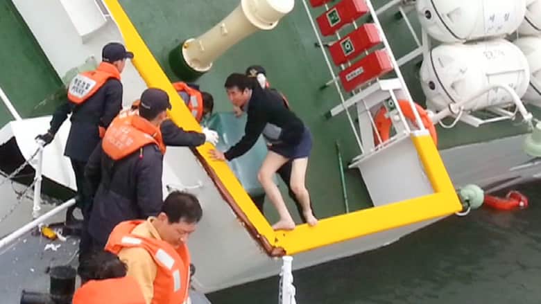 فيديو انقاذ قبطان "الكورية" يشعل سخط ذوي الغرقى