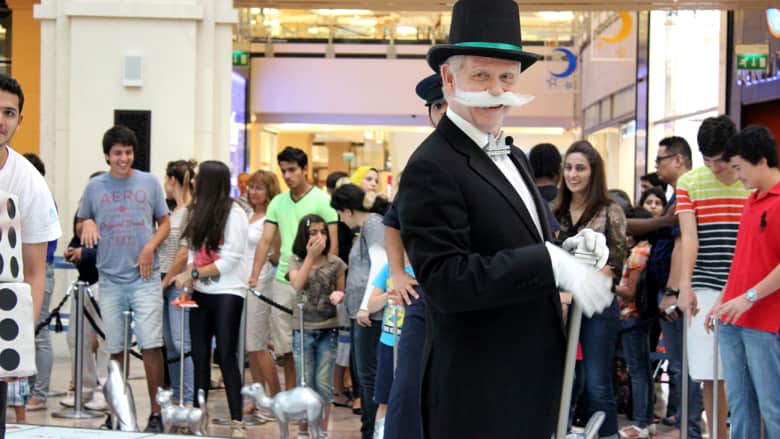 لعبة "مونوبولي" ضخمة تشجع التسوق في مراكز دبي التجارية