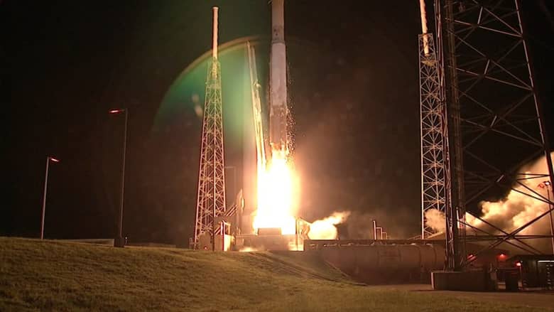 شاهد لحظة إنطلاق صاروخ أطلس 5 إلى الفضاء