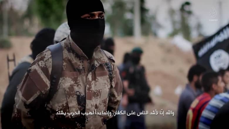 فيديو جديد لـ"داعش" يضع رجلها المقنع تحت مجهر الاستخبارات الأمريكية