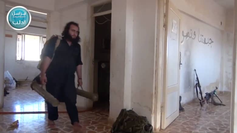 بالفيديو.. النصرة تخلي مواقع "حفاظاً على أرواح المسلمين من الغارات الصليبية"