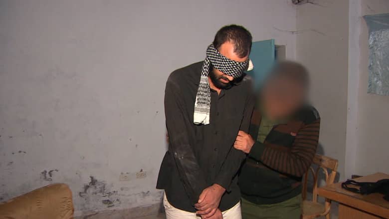محتجز من داعش لمراسل ‪CNN‬: لو وقعت بأيدي التنظيم فلن يكتفي بإطلاق رصاصة على رأسك