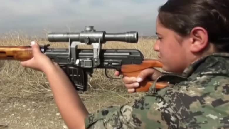 بالفيديو.. مجندات كرديات يتهيأن لقتال داعش