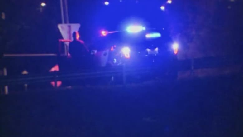 بالفيديو.. مقتل مسلح برصاص الشرطة في تكساس بعد الاشتباه بارتدائه سترة ناسفة