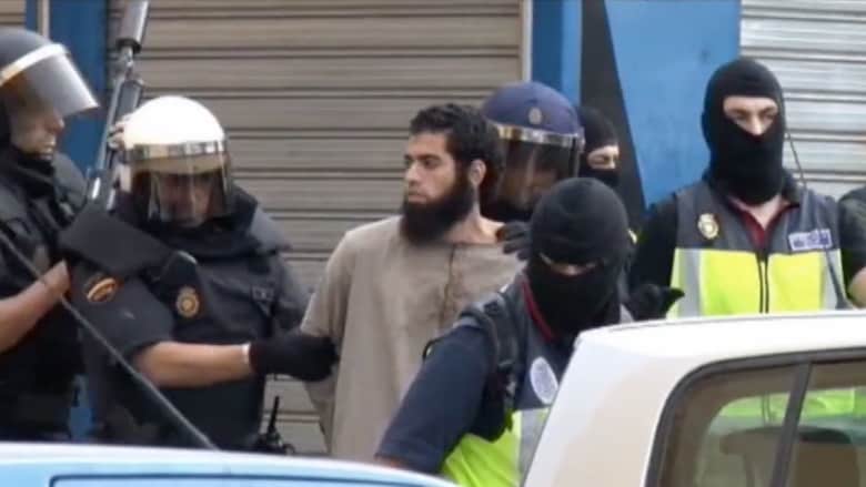 بالفيديو.. الشرطة الإسبانية والمغربية تعتقل تسعة أشخاص يشتبه بعلاقتهم مع "داعش"