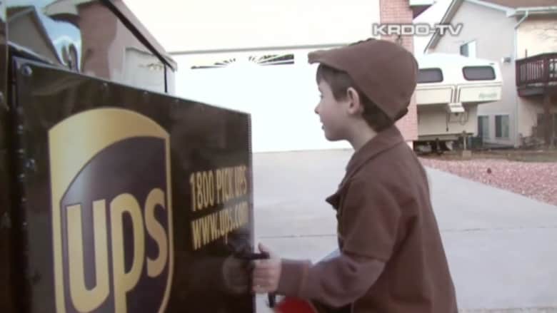 أصغر سائق في شركة UPS للشحن.. طفل في الرابعة من عمره